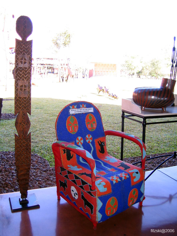 20060701-lv-zambezi.sun.beaded.chair-g004b